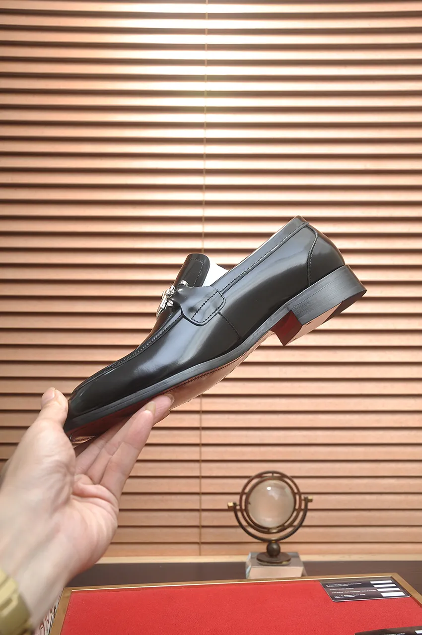 Men's men's shoes 💰500💶🌲 DG top 🔍🔍Men's new leather shoes 🚹 are on sale at the same time at the counter ⚠The uppers are imported cowhide from Italy, the entire imported cowhide lining, imported accessories 💪💪, completely 1⃣️ vs 1⃣️ replica 🇮 🇹💪💪, ⚠Sole: The original sole is specially provided by the original factory, the exclusive movable molded sole is super comfortable, ⚠The original factory follows the order, 🔍🔍high quality, you can enter and exit the counter at will, welcome to compare ⚠Size: 38-44 (45 customized)